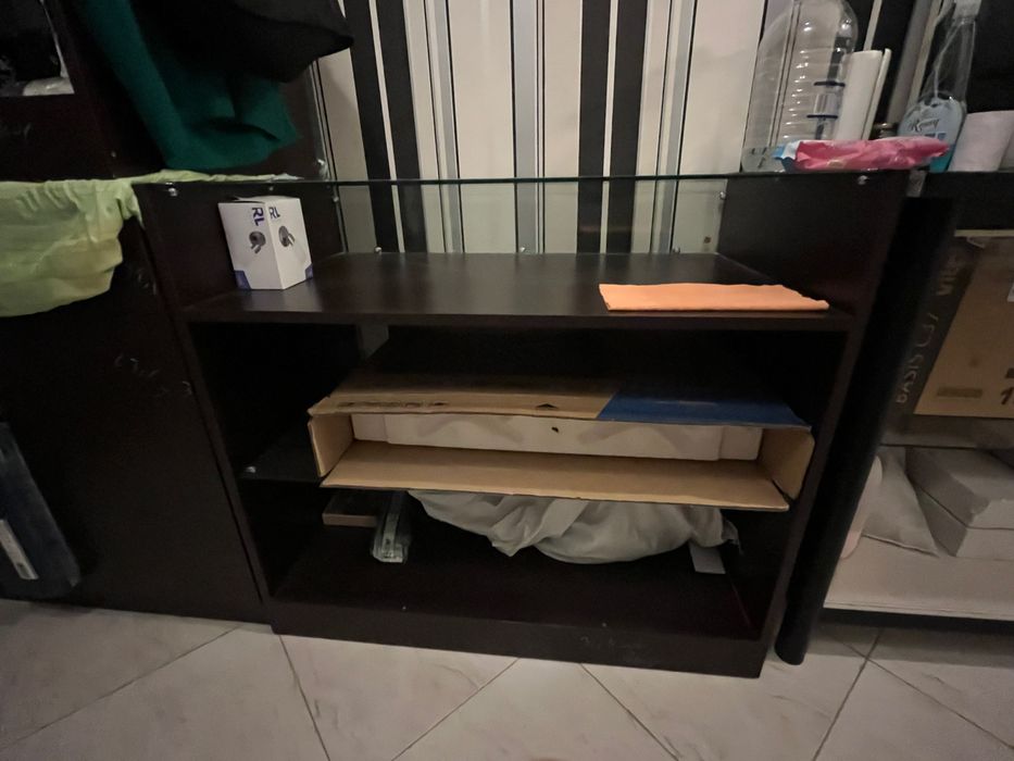 Витрина с рафтове подходяща за магазин