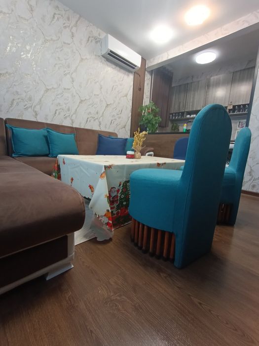 3 броя табуретки+6 възглавнички