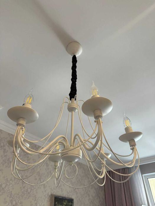 Продам люстру в отличном состоянии