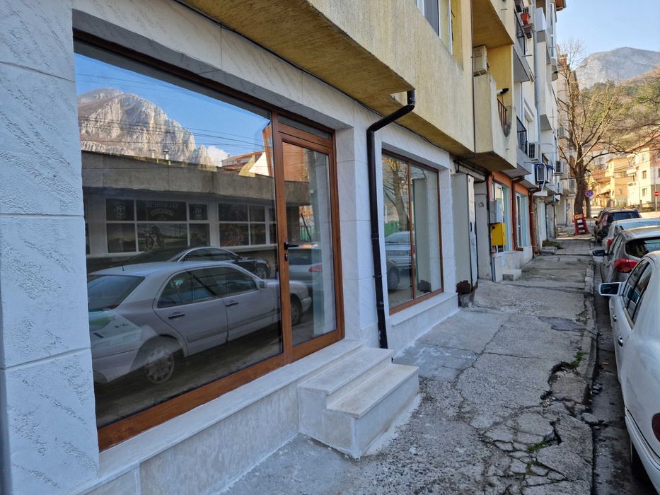 Продавам помещение в идеален център