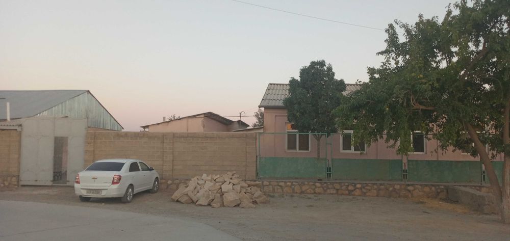 Kogon gorodda uchastka sotiladi