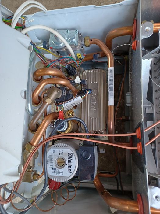 Centrala termica Vaillant Turbo Tec Plus VUW RO 282/3-5