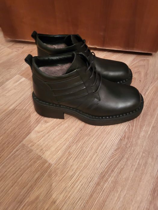 Новые кожаные сапоги