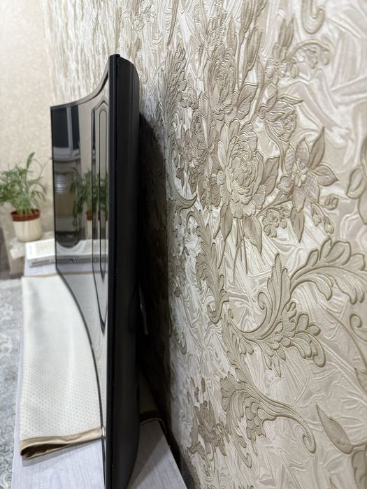 Продам телевизор Samsung с изогнутым экраном