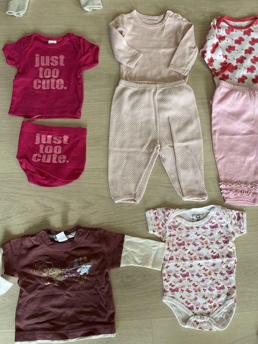 Vand lot haine fete(2-4 luni) superbe.