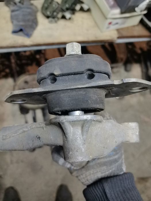 Рено Логан К4М, опоры двс, акпп.