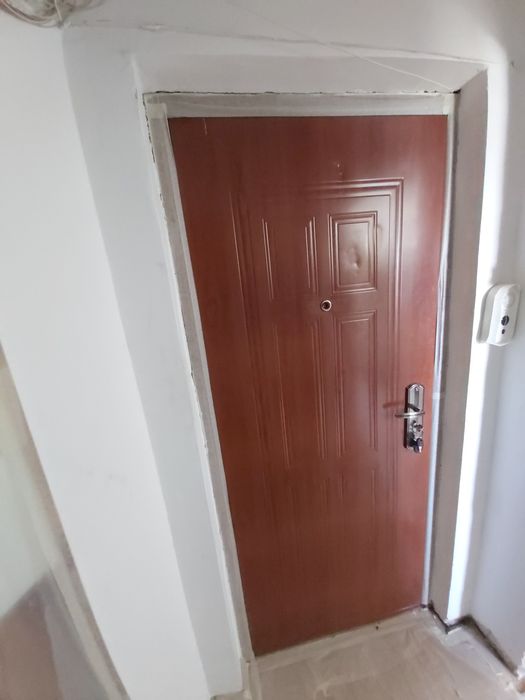 Vând urgent ușa de metal intrare în apartament in Cluj-Napoca