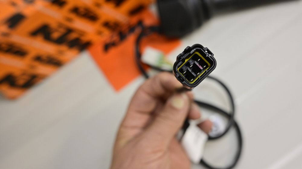 Husqvarna Svartpilen 401 2024 Bloc comenzi dreapta cu maneta