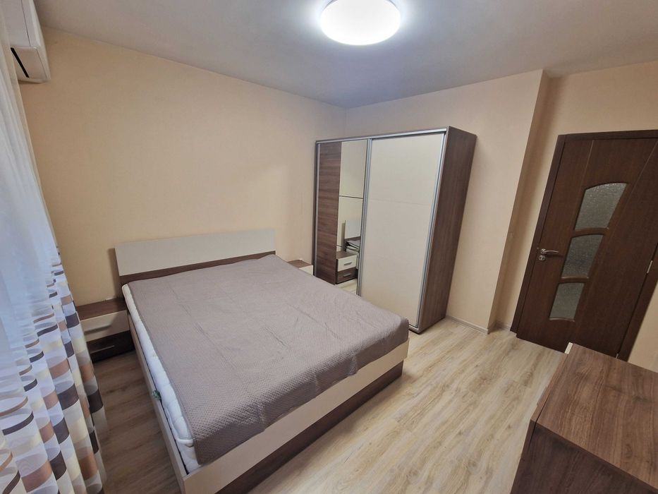 Тристаен апартамент за продажба в широк център до болница „Пулс“