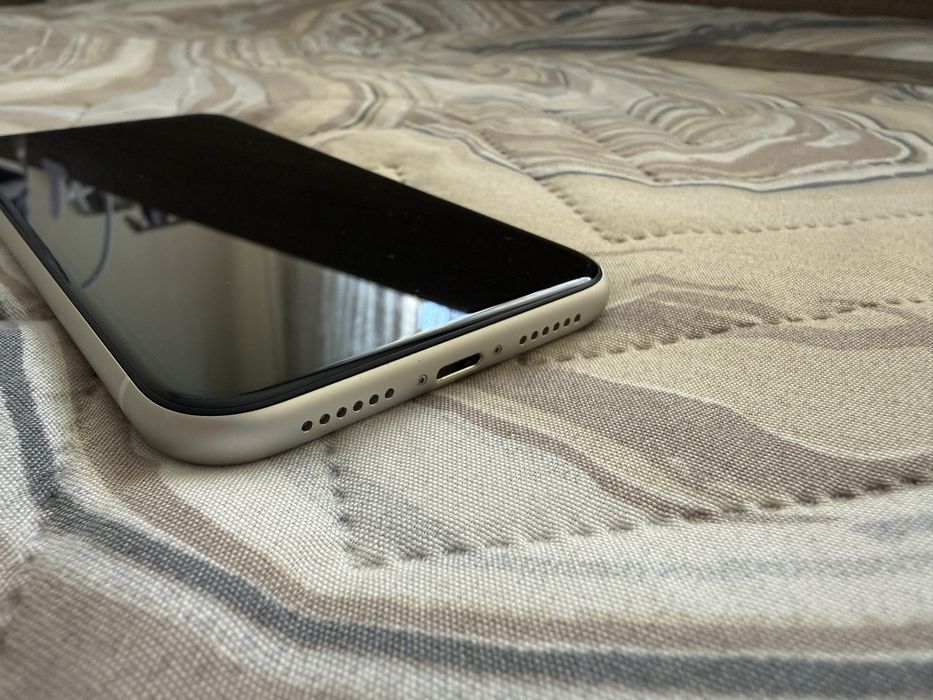 iPhone 11 64GB White