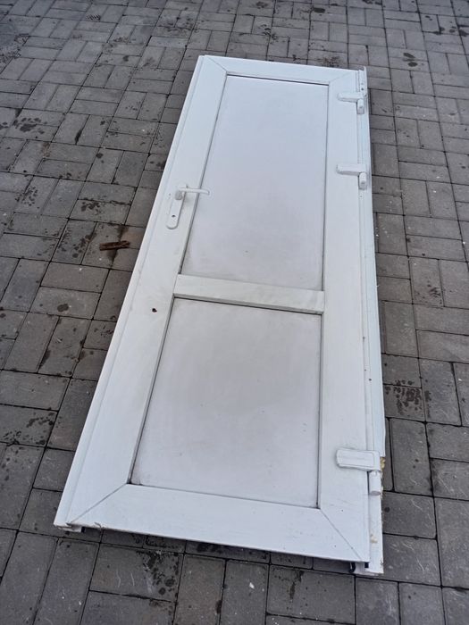 Пластиковые двери