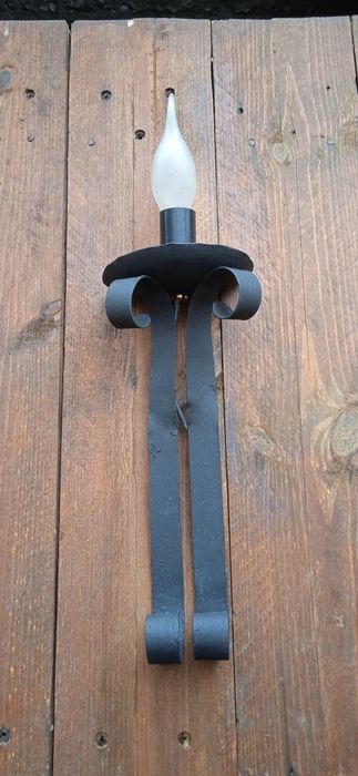 Нов Аплик за стена