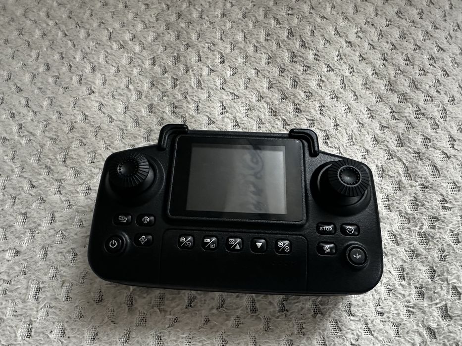 Vând dronă E99 nova