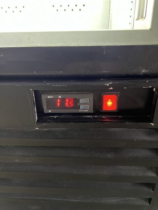 Холодильный шкаф