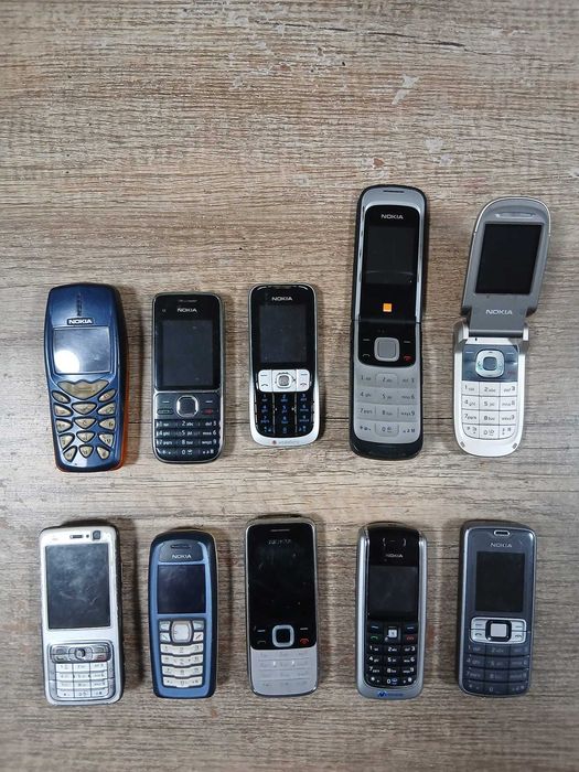 Telefoane retro cu butoane