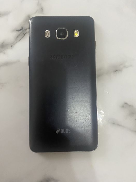 Телефон Samsung j5