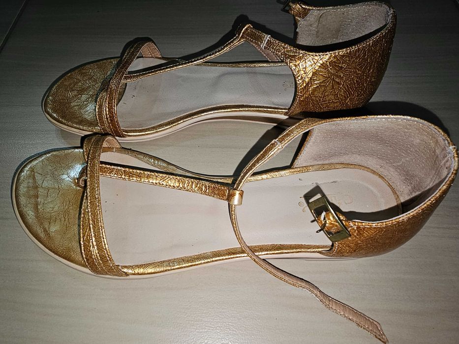 Дамски сандали от естествена кожа Gabina - 37 номер