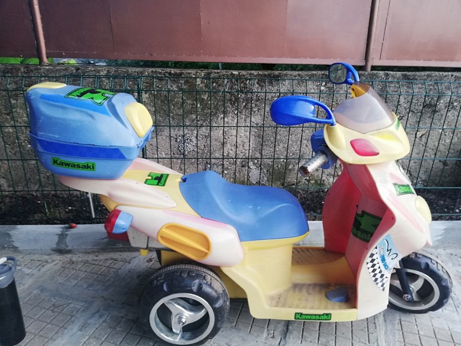 Акумулаторно детско моторче