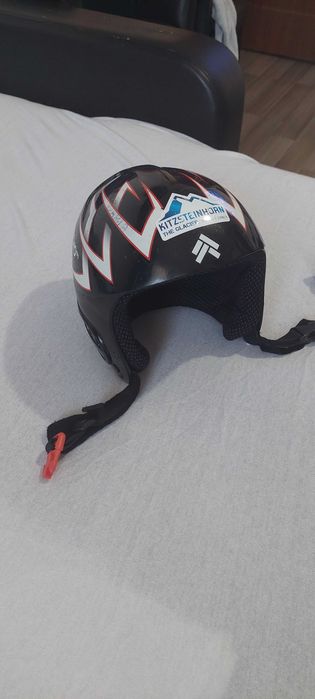 Casca schi pentru copii cam de 8 ani.