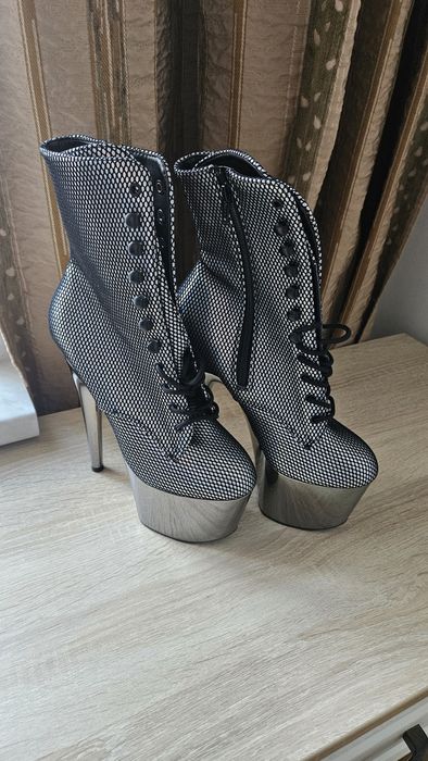 Стрипы Pleaser оригинал