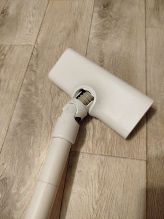 Пылесос вертикальный