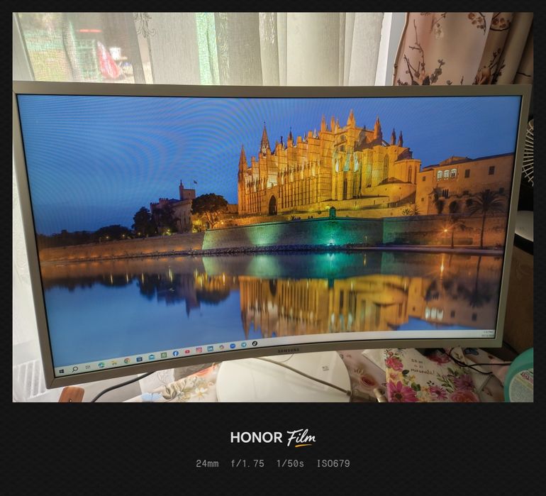 Vând laptop HP Ryzen 3-2,60 GHz, SSD 500GB, RAM 500GB