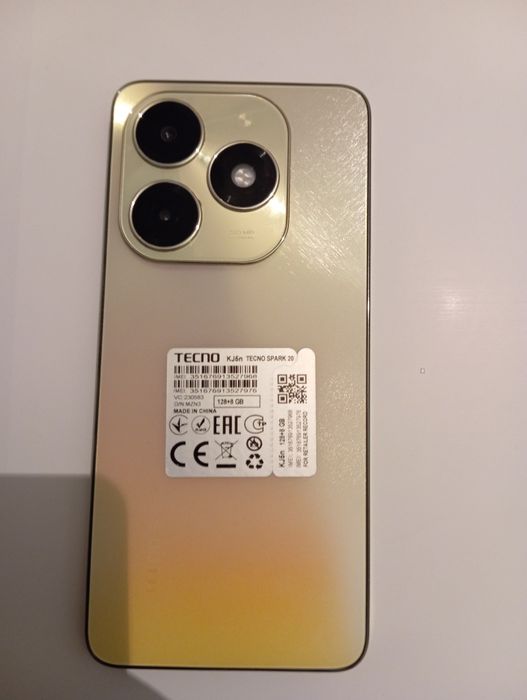 Tecno spark 20 .