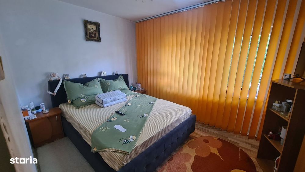 Apartament cu 3 camere de vânzare în Curtea de Argeș.