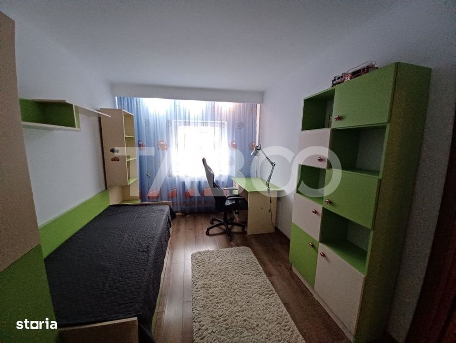 Apartament spatios cu 3 camere si 2 bai plus balcon in zona Central