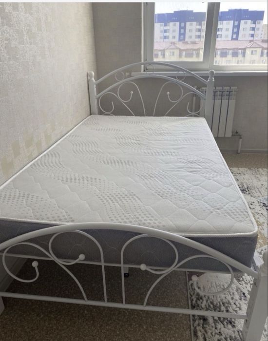 Продам кровать с матрасом