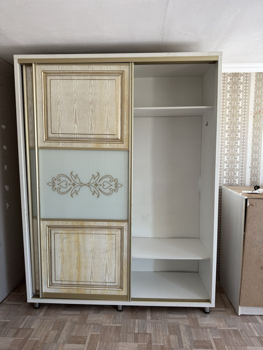 Продам выдвижной шкаф