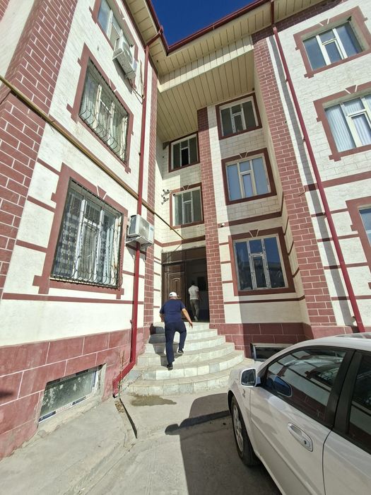Qiziltepada bino sotiladi