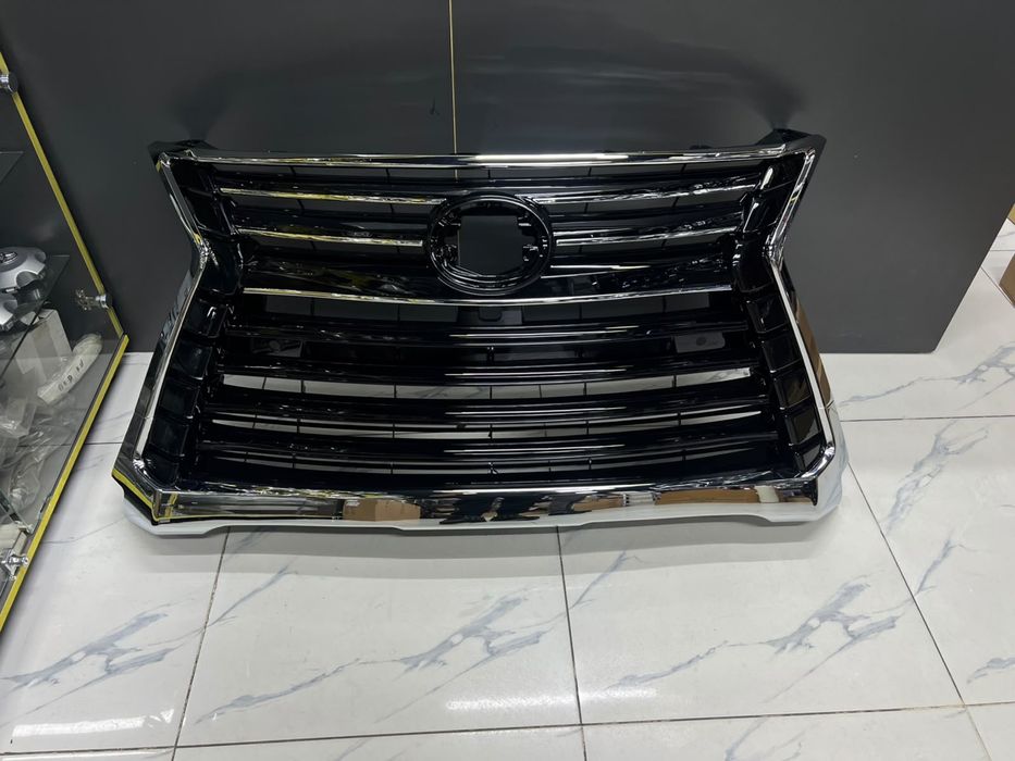 Решетка радиатора на LEXUS 570