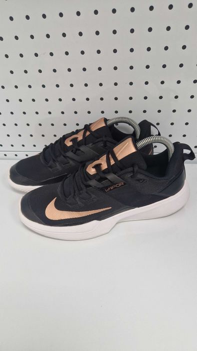 Оригинални дамски маратонки- Nike Court Vapor Lite