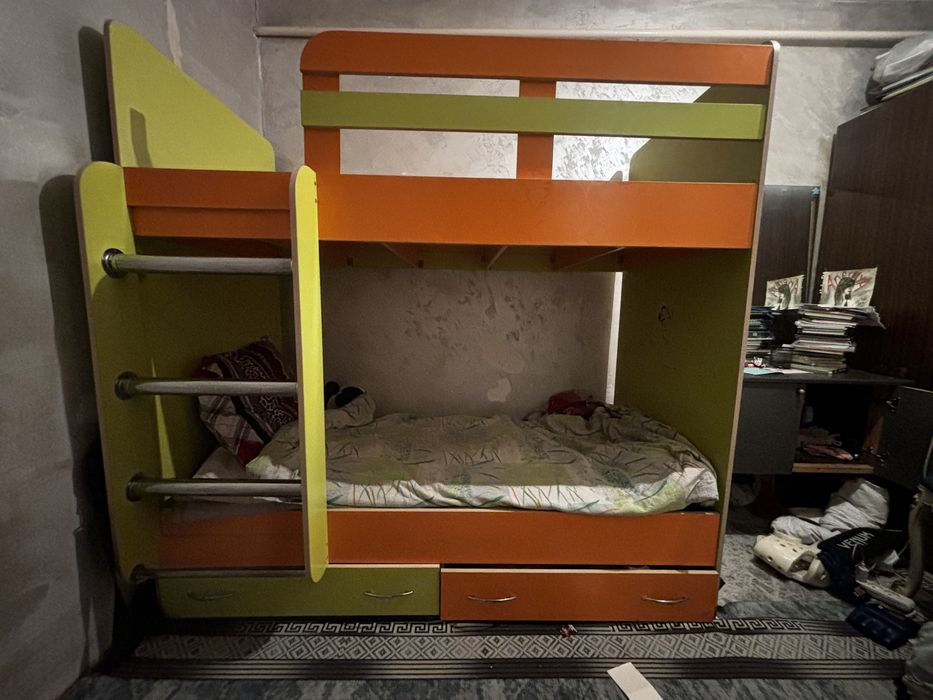 Двухяростный кровать продам