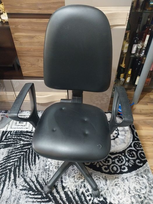 Vând scaun de birou