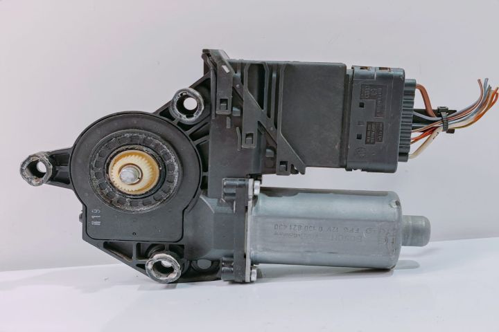 Motoras macara geam dreapta spate   5M0839402A / 1K0959704C Volkswage