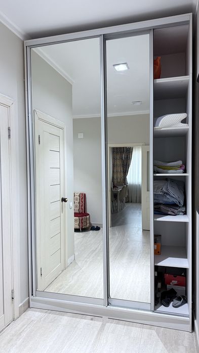 Шкаф купе в хорошем состоянии