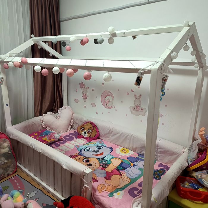 Pat căsuța montesori