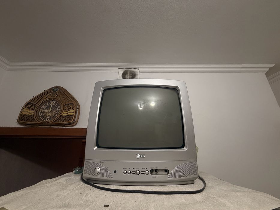 Продам телевизор