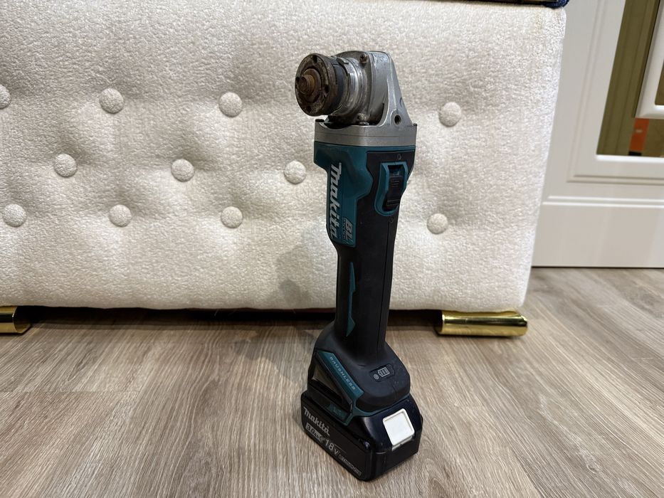 * Makitta DGA504 Аккумуляторная угловая шлифмашина - болгарка (УШМ)