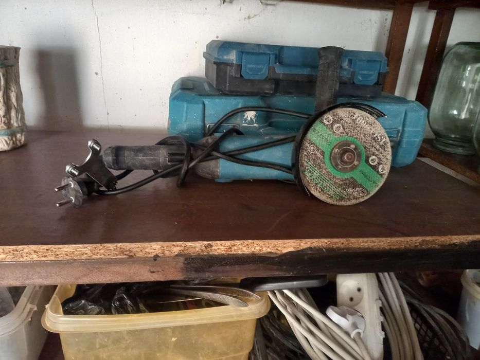 Болгарка Макита .