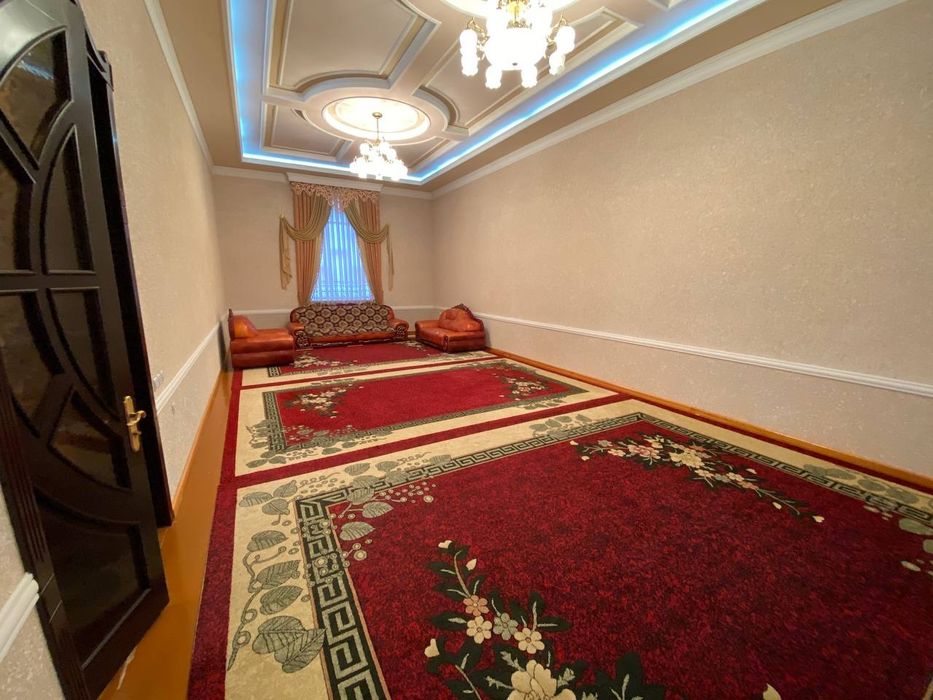 Srochna!! sotiladi ipakchilik 6 sotox 11 xona, fasad 20×30