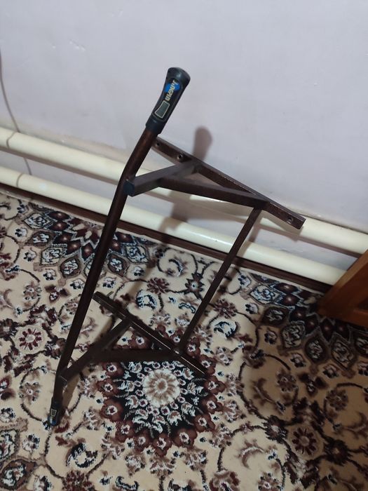 Devorga qoqib quyadigan turnik