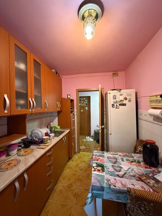 Vând apartament 3 camere