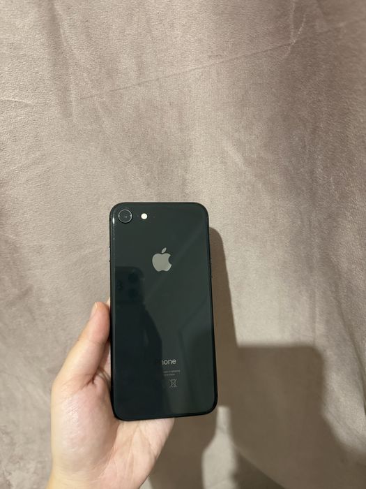 Айфон 8 , 64 гб .