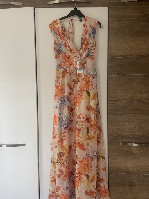 Намалена Guess нова оригинална рокля