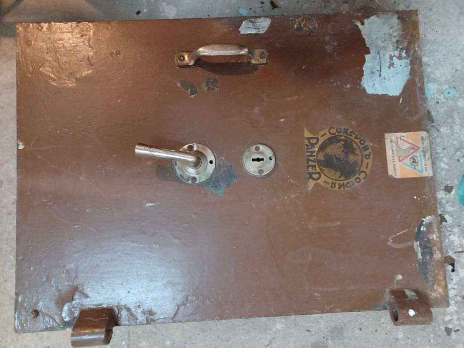 Врата за огнеупорен сейф "Сокеровъ - София - PANZER"