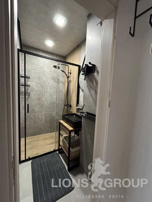 Дава се под наем Тристаен апартамент в Варна, Бриз - 110 кв.м за 1300 € - Снимка #13