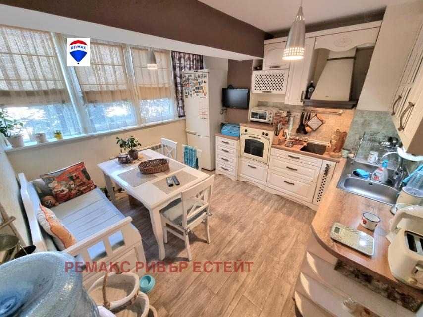Продава се Тристаен апартамент в Русе, Възраждане - 97 кв.м за 2042 €/кв.м - Снимка #7